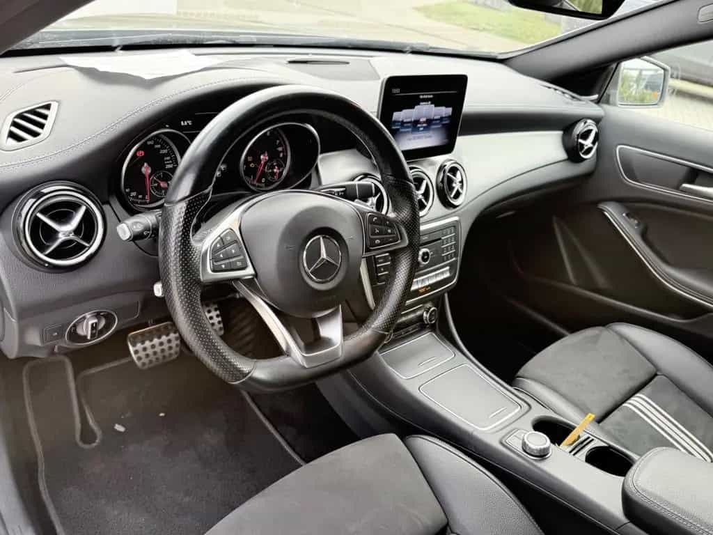 Mercedes-Benz GLA-Class 250 AMG/H&K 12/2017-photo-24