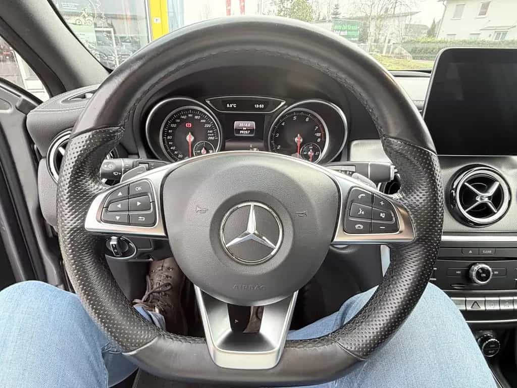 Mercedes-Benz GLA-Class 250 AMG/H&K 12/2017-photo-29