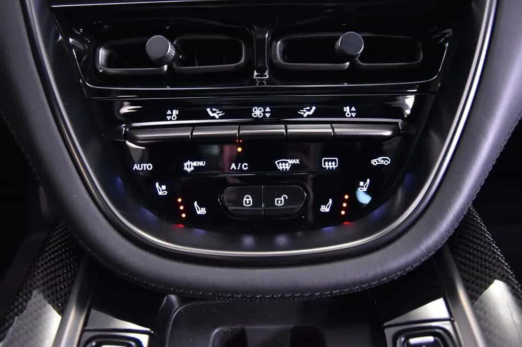 Aston Martin DBX 4.0 V8 06/2021-photo-17