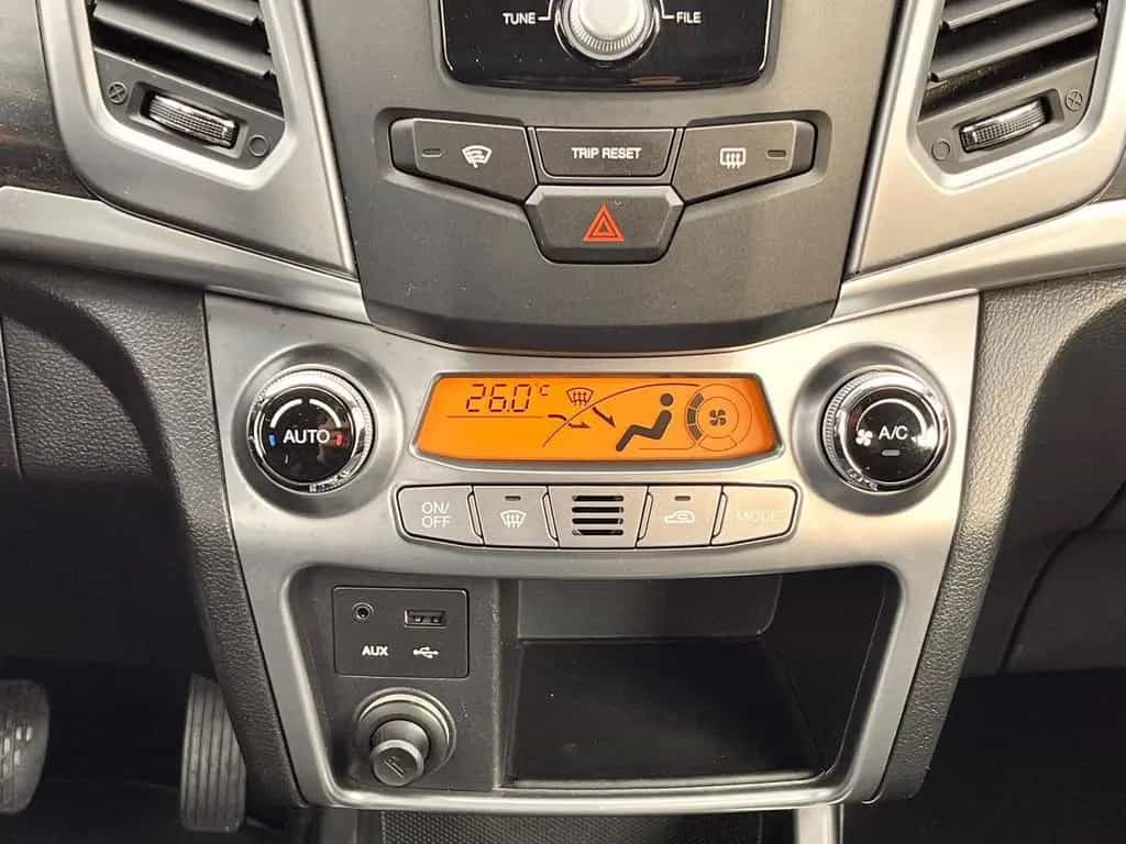 Ssangyong Korando Quartz/4x4/AUTOMATIK/2.HAND/AHK/TOP ZUST 01/2015-photo-22