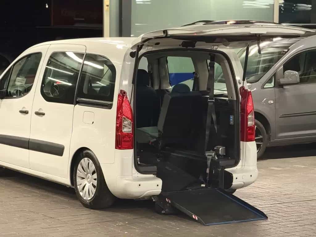 Citroën Berlingo Behindertengerecht-Rampe 4+1 01/2018-photo-0