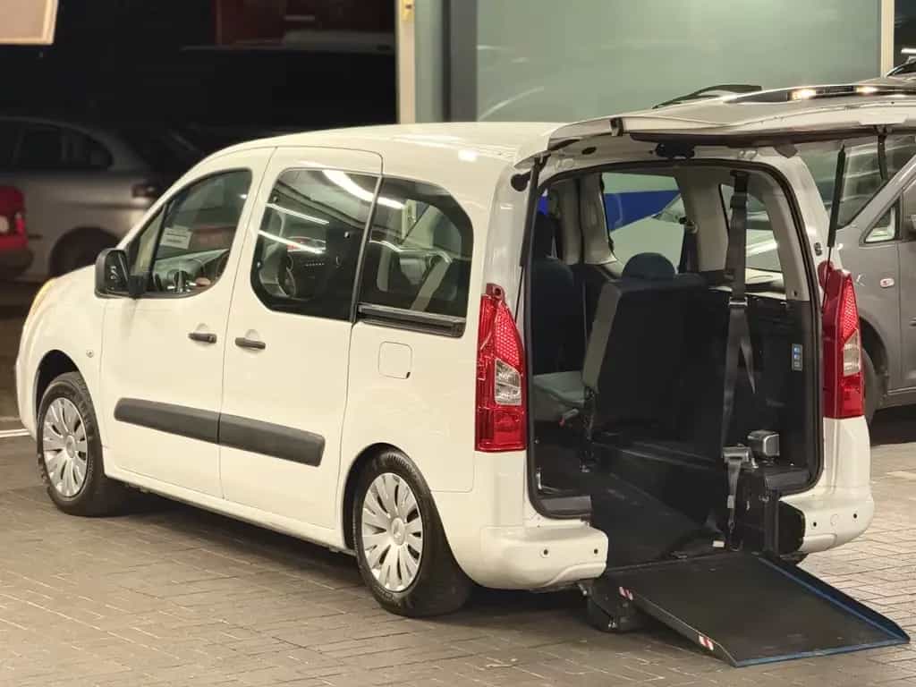 Citroën Berlingo Behindertengerecht-Rampe 4+1 01/2018-photo-3