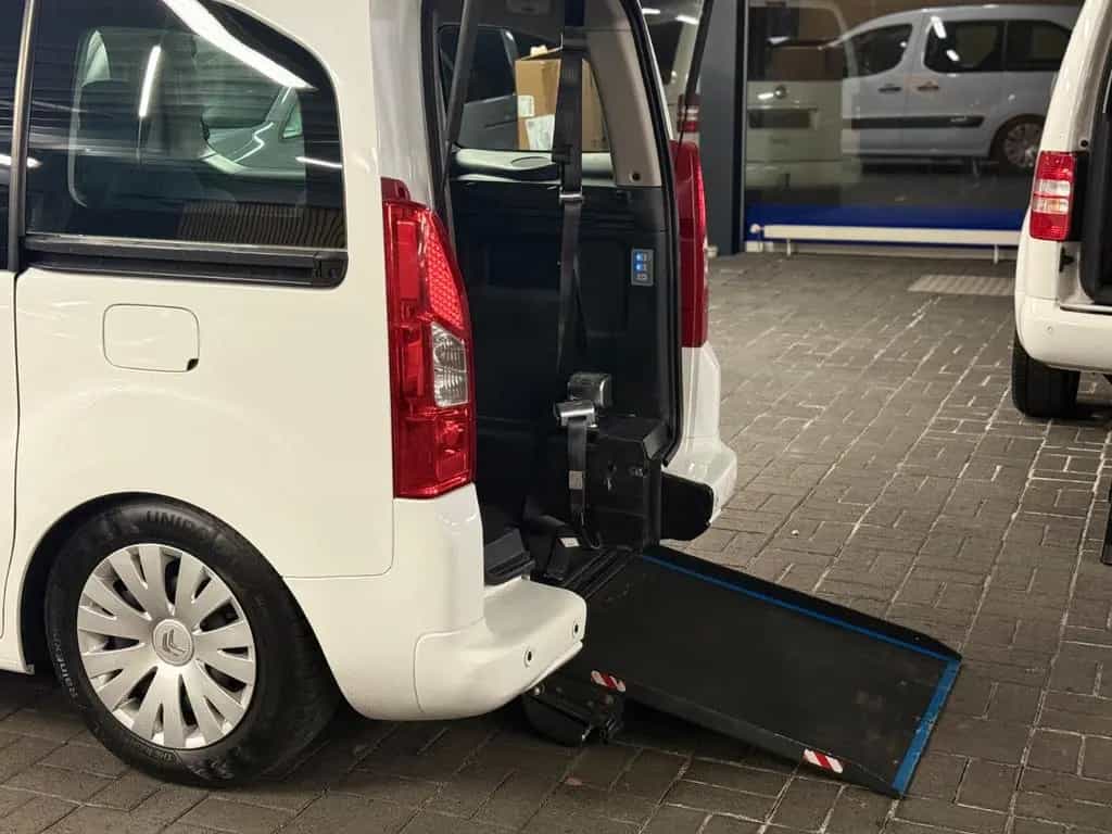 Citroën Berlingo Behindertengerecht-Rampe 4+1 01/2018-photo-6