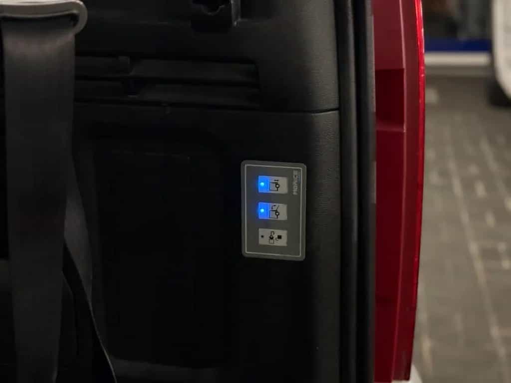 Citroën Berlingo Behindertengerecht-Rampe 4+1 01/2018-photo-7