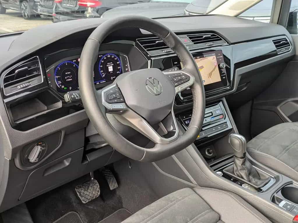Volkswagen Touran 2.0 DSG R-Line High. Pano 7-Si IQ.Dri AHK 06/2025-photo-10