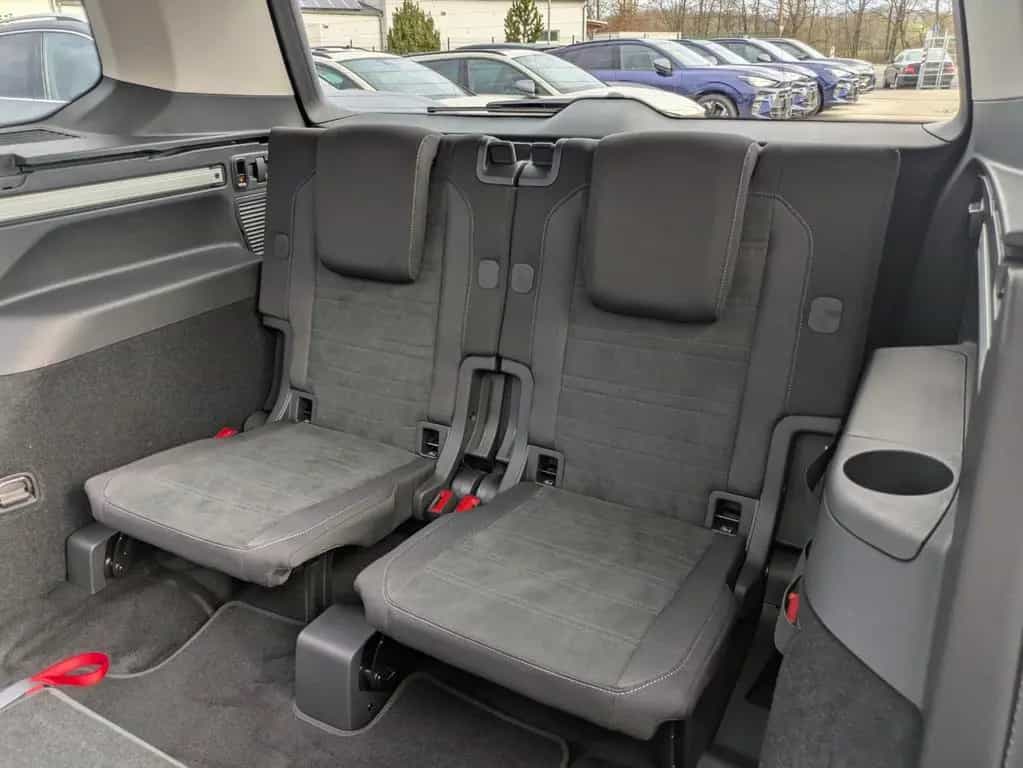 Volkswagen Touran 2.0 DSG R-Line High. Pano 7-Si IQ.Dri AHK 06/2025-photo-13