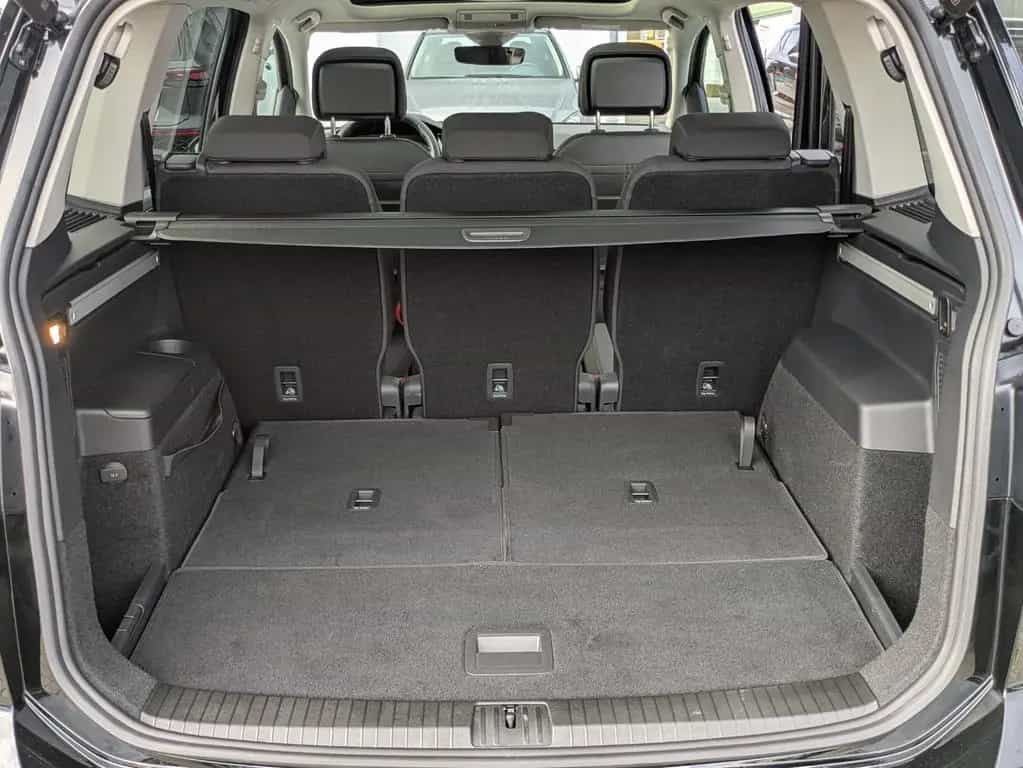 Volkswagen Touran 2.0 DSG R-Line High. Pano 7-Si IQ.Dri AHK 06/2025-photo-14