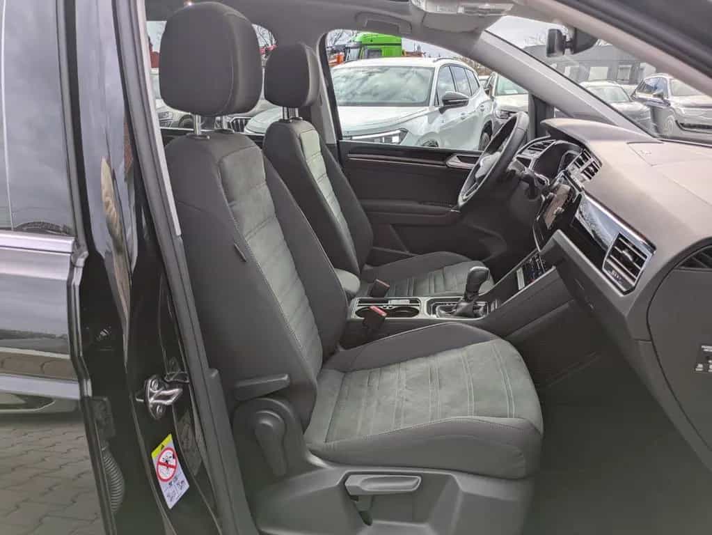 Volkswagen Touran 2.0 DSG R-Line High. Pano 7-Si IQ.Dri AHK 06/2025-photo-18