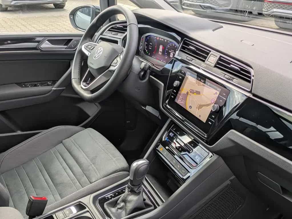 Volkswagen Touran 2.0 DSG R-Line High. Pano 7-Si IQ.Dri AHK 06/2025-photo-19