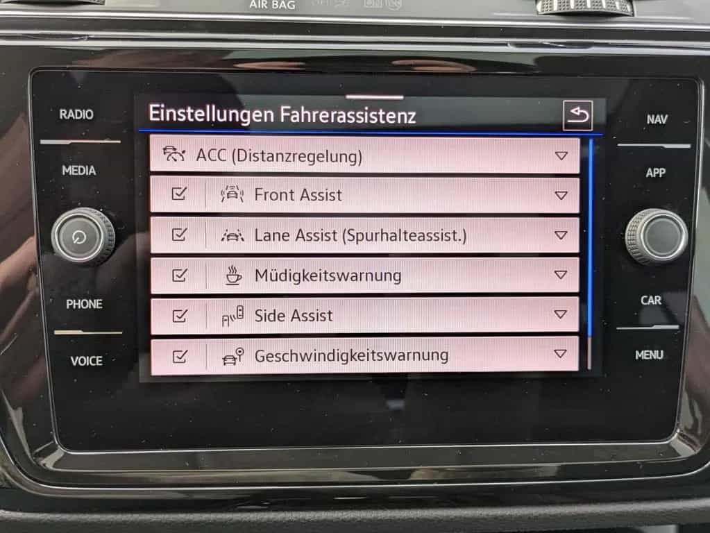 Volkswagen Touran 2.0 DSG R-Line High. Pano 7-Si IQ.Dri AHK 06/2025-photo-29
