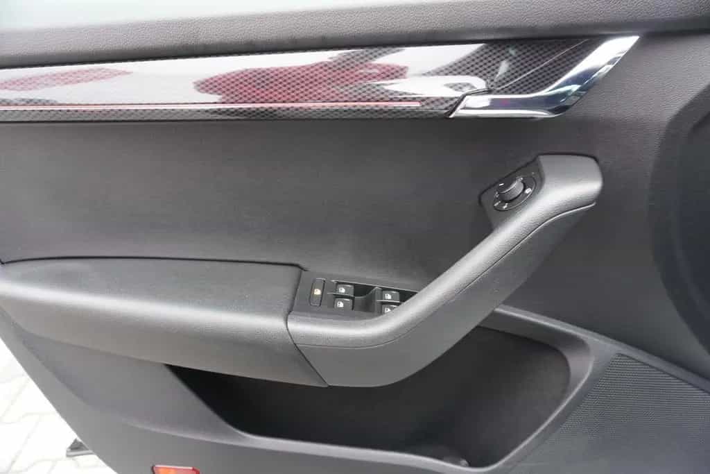 Skoda Octavia Combi 2.0 TSI DSG RS 245 LED Navi Kamera 08/2020-photo-18
