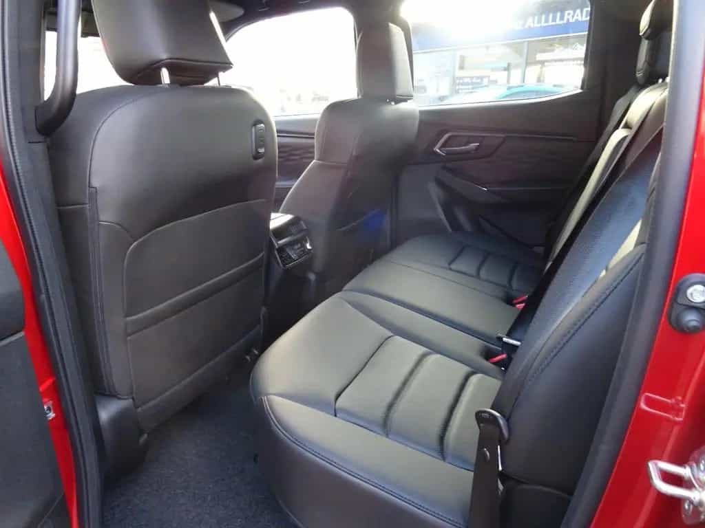 Isuzu D-Max Double Cab V-Cross null-photo-10