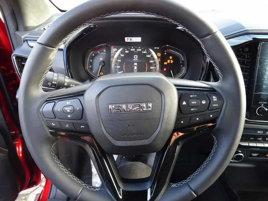 Isuzu D-Max Double Cab V-Cross null-photo-8