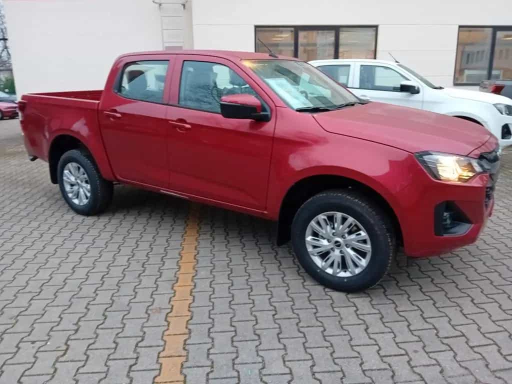 Isuzu D-Max Double rot sofort bis 18% Nachlass auf UVP null-photo-1
