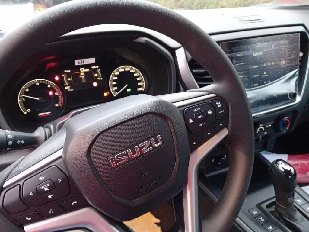 Isuzu D-Max Double rot sofort bis 18% Nachlass auf UVP null-photo-5