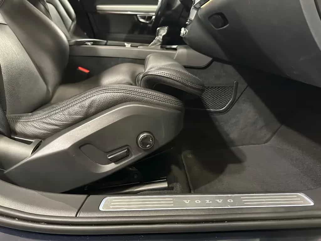 Volvo V90 Kombi AWD*MOMENTUM*LED-R.KAM-ST.H-MEMO-LEDER 08/2018-photo-15