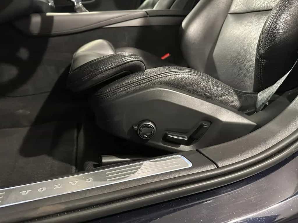 Volvo V90 Kombi AWD*MOMENTUM*LED-R.KAM-ST.H-MEMO-LEDER 08/2018-photo-19