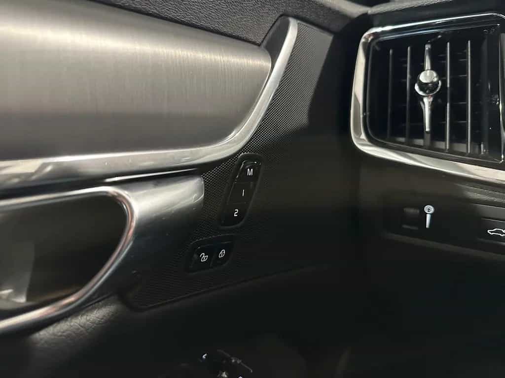 Volvo V90 Kombi AWD*MOMENTUM*LED-R.KAM-ST.H-MEMO-LEDER 08/2018-photo-24