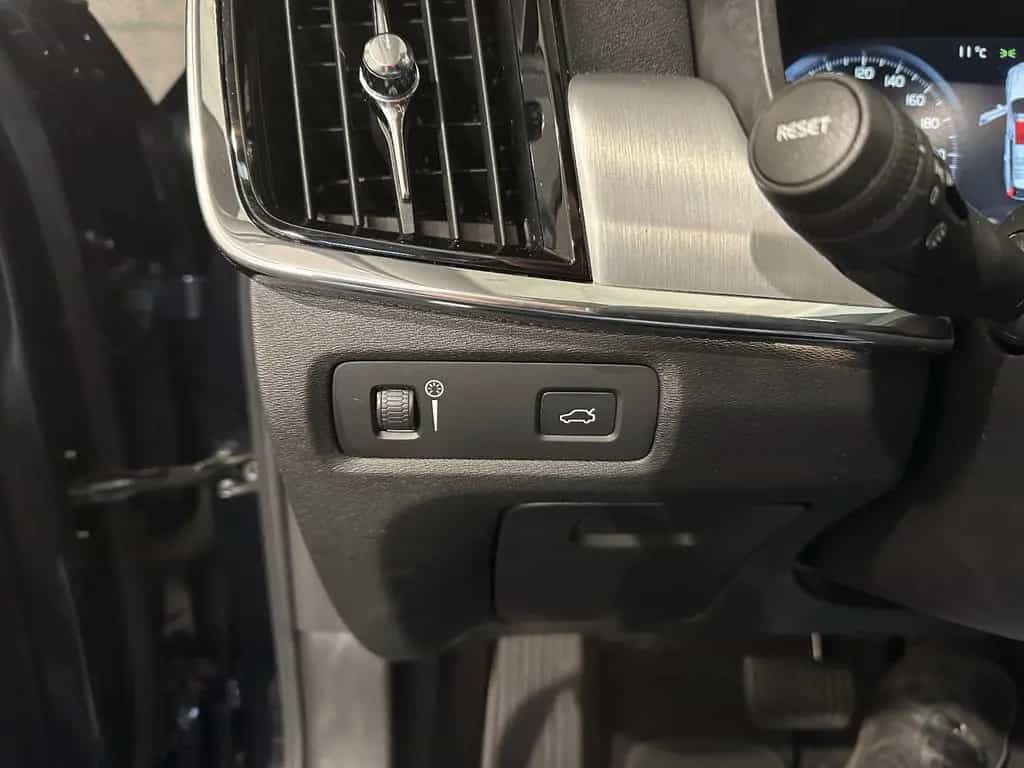 Volvo V90 Kombi AWD*MOMENTUM*LED-R.KAM-ST.H-MEMO-LEDER 08/2018-photo-25