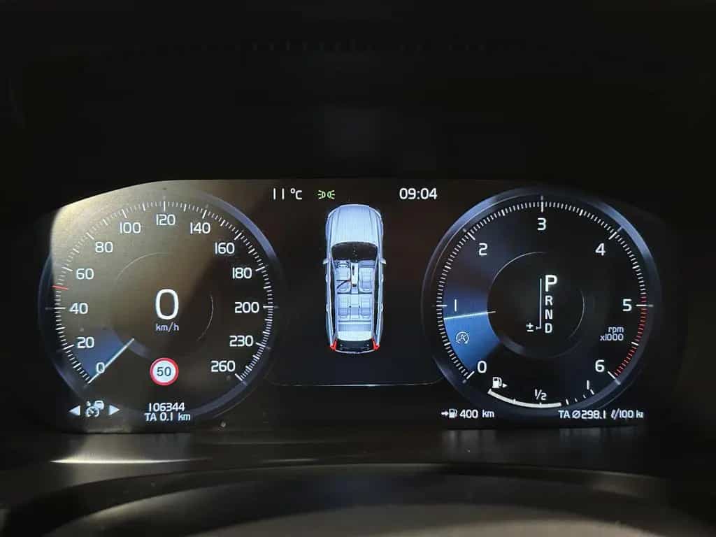 Volvo V90 Kombi AWD*MOMENTUM*LED-R.KAM-ST.H-MEMO-LEDER 08/2018-photo-29