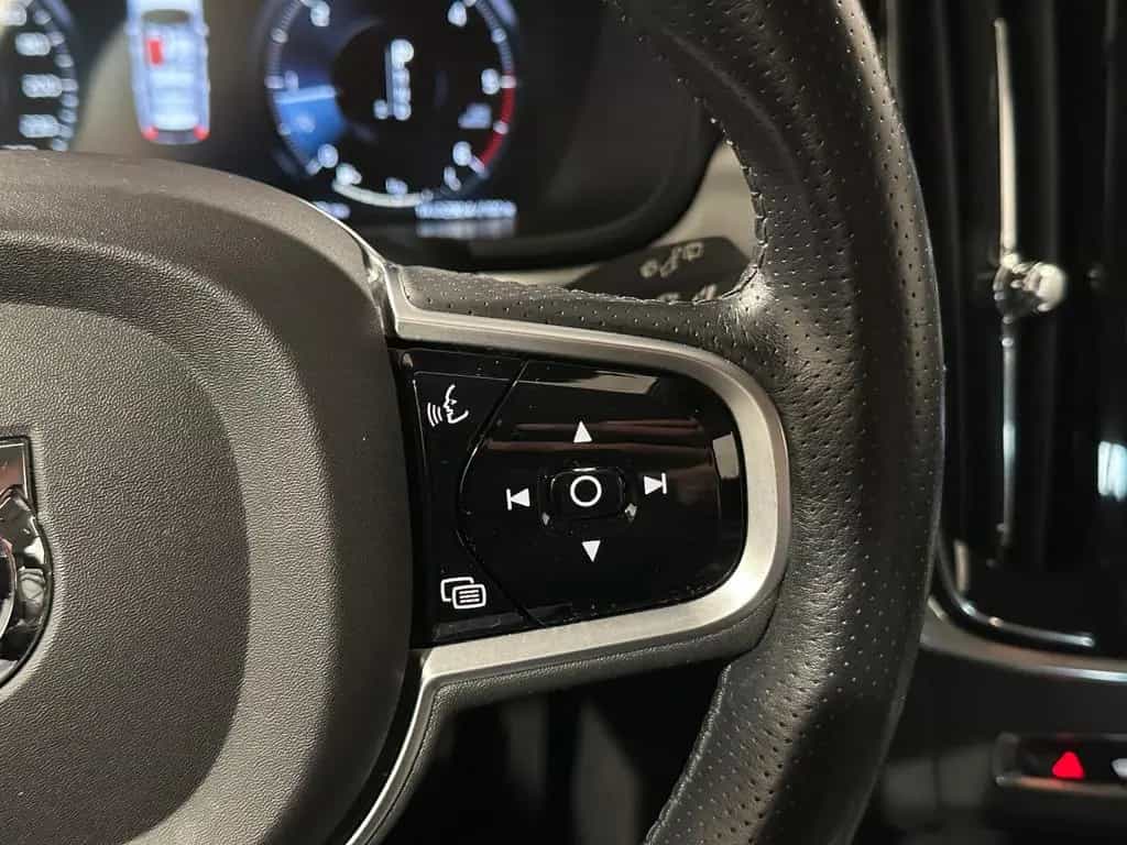 Volvo V90 Kombi AWD*MOMENTUM*LED-R.KAM-ST.H-MEMO-LEDER 08/2018-photo-30