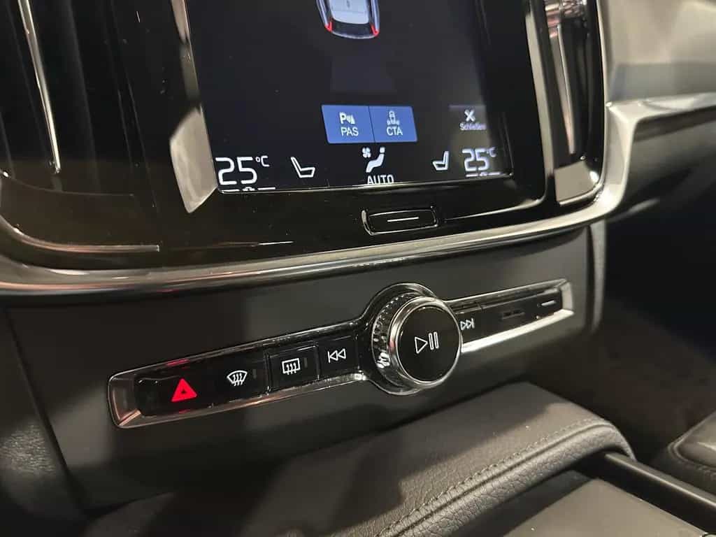 Volvo V90 Kombi AWD*MOMENTUM*LED-R.KAM-ST.H-MEMO-LEDER 08/2018-photo-33
