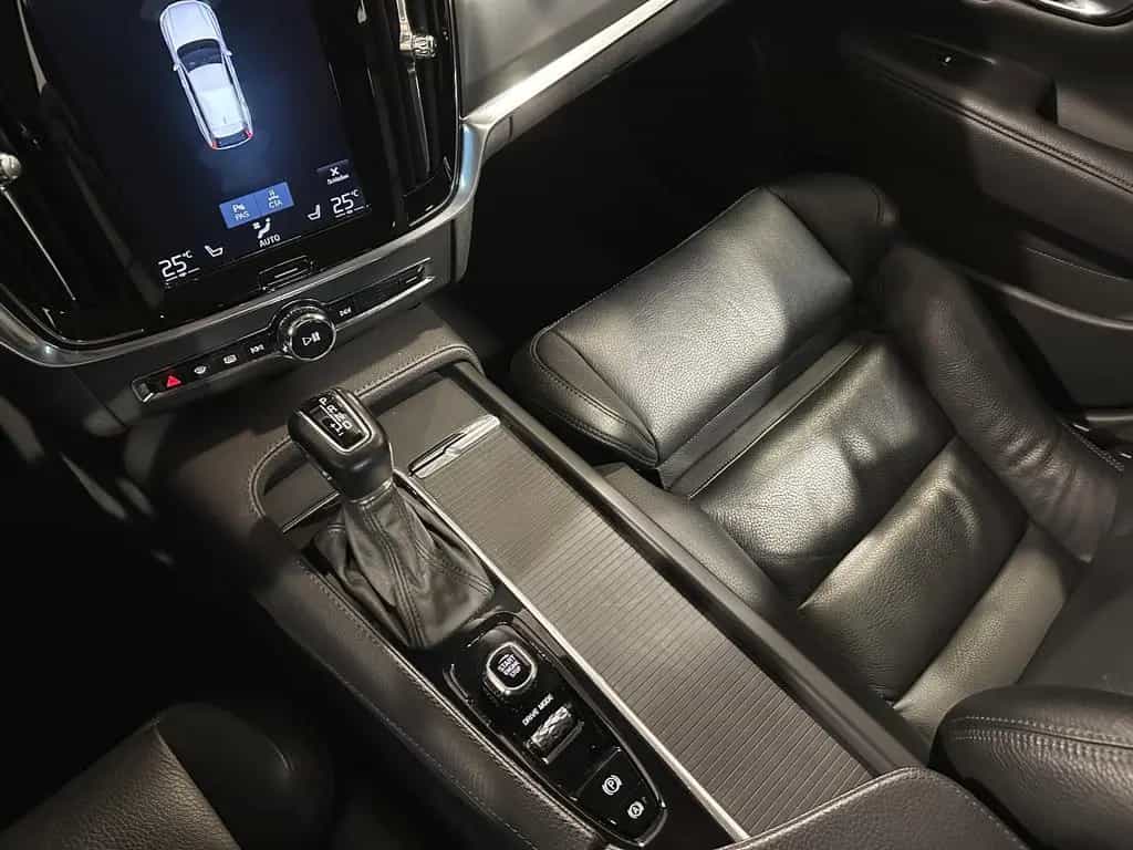 Volvo V90 Kombi AWD*MOMENTUM*LED-R.KAM-ST.H-MEMO-LEDER 08/2018-photo-34