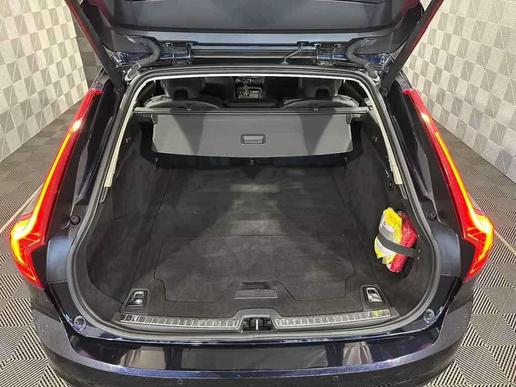 Volvo V90 Kombi AWD*MOMENTUM*LED-R.KAM-ST.H-MEMO-LEDER 08/2018-photo-4