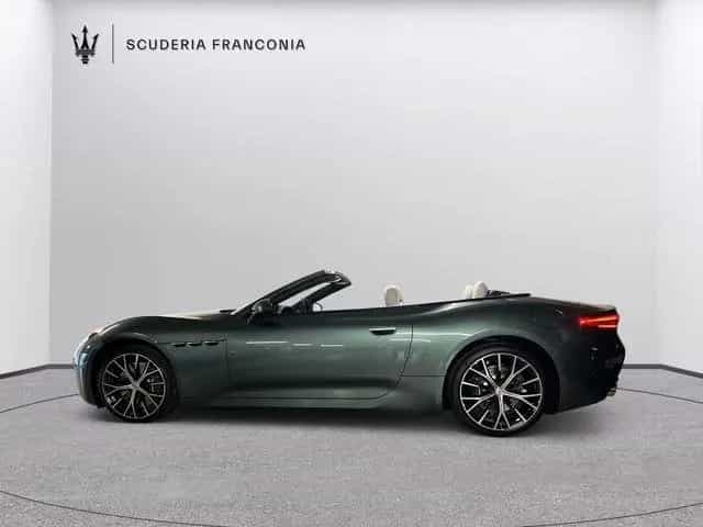 Maserati GranCabrio 361 kW 3.0 V6 AWD null-photo-2