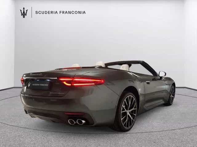 Maserati GranCabrio 361 kW 3.0 V6 AWD null-photo-3