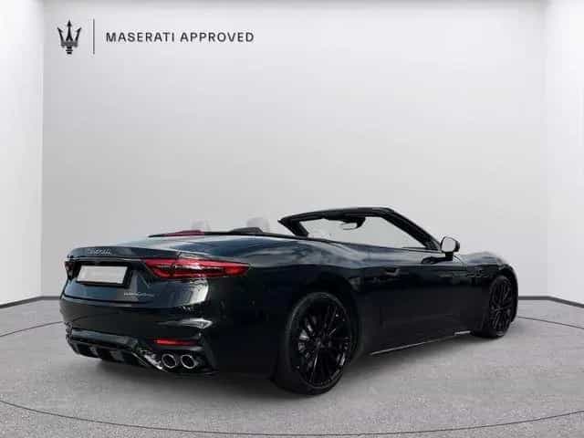 Maserati GranCabrio 404 kW 3.0 V6 AWD Trofeo 08/2025-photo-3