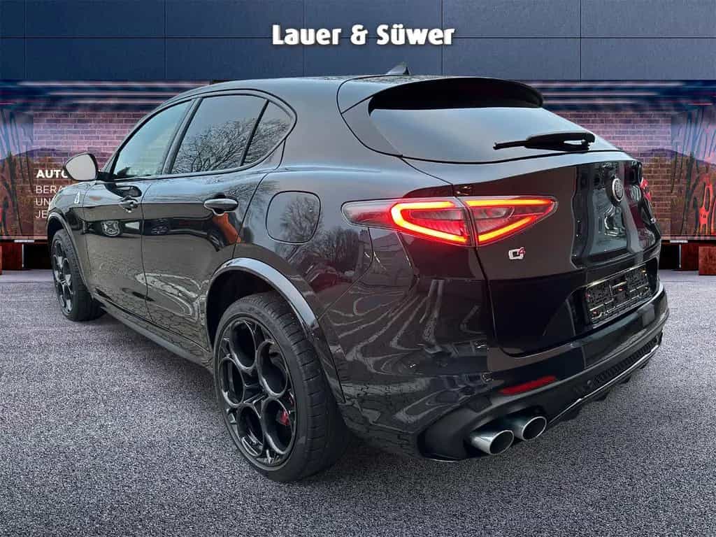 Alfa Romeo Stelvio Quadrifoglio Benzin 519 PS AT *PANO* 12/2023-photo-1