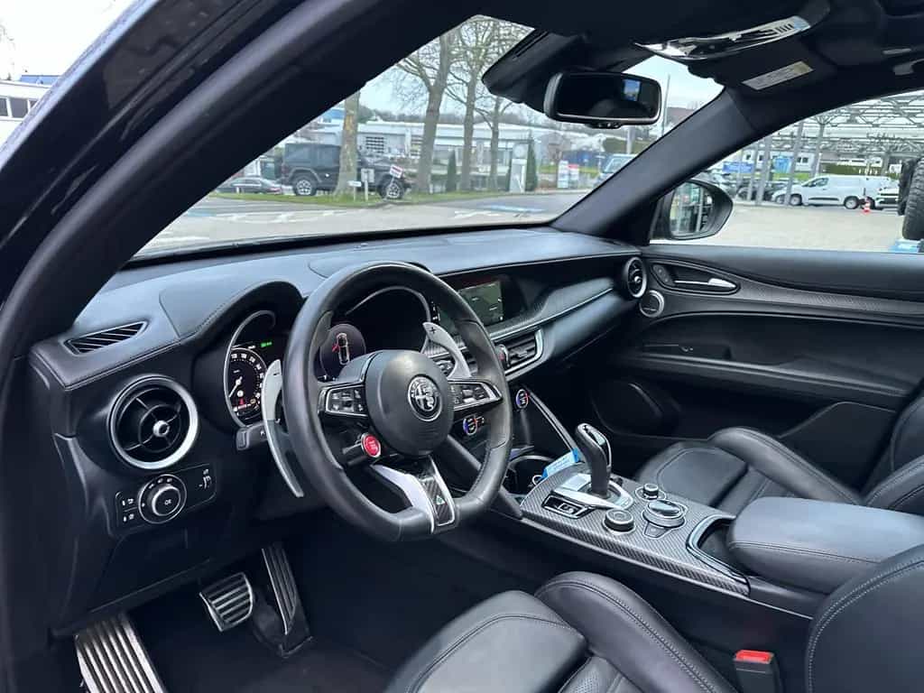 Alfa Romeo Stelvio Quadrifoglio Benzin 519 PS AT *PANO* 12/2023-photo-4