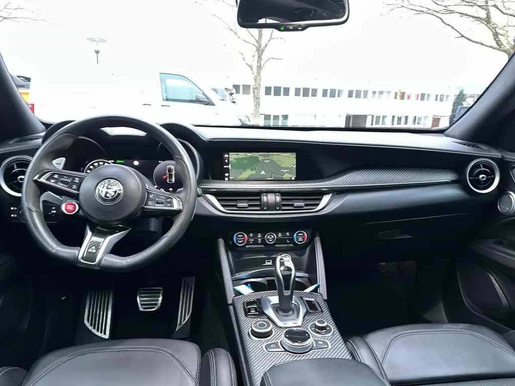 Alfa Romeo Stelvio Quadrifoglio Benzin 519 PS AT *PANO* 12/2023-photo-7