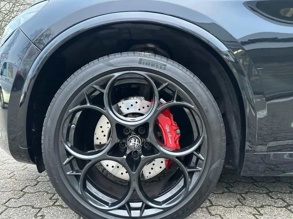 Alfa Romeo Stelvio Quadrifoglio Benzin 519 PS AT *PANO* 12/2023-photo-9