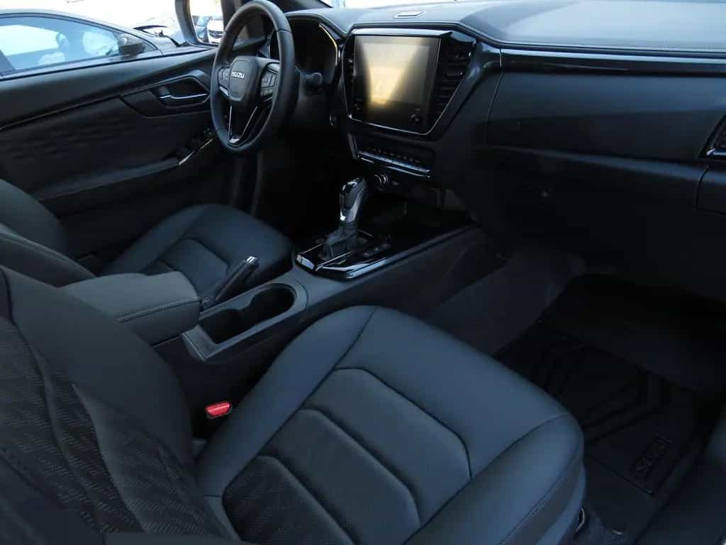 Isuzu D-Max Double Cab 4x4 V-Cross 01/2026-photo-6