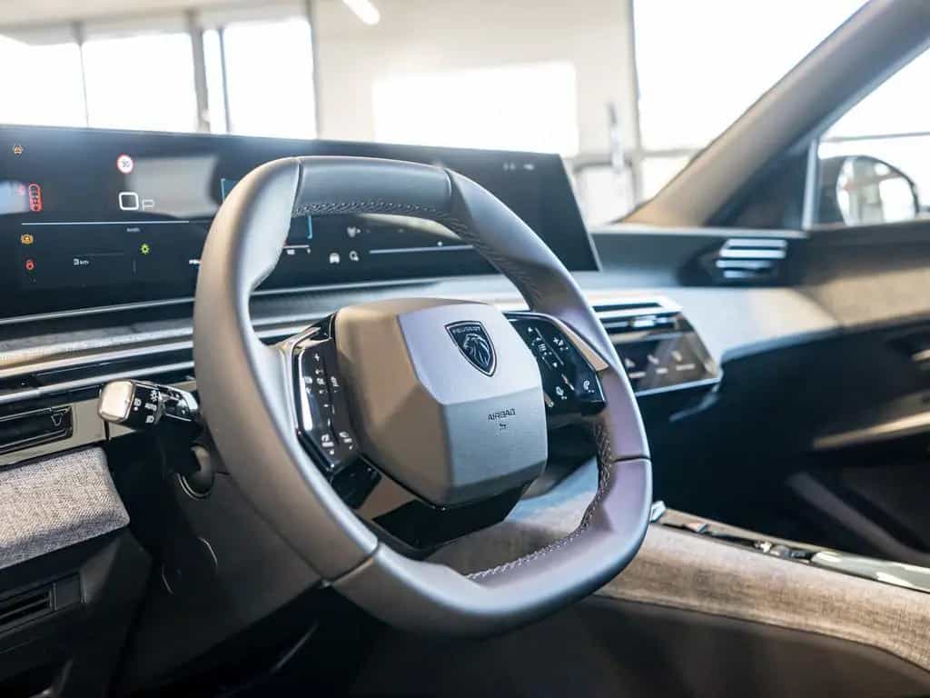 Peugeot 5008 ALLURE BUSINESS HYBRID 145 e-DSC6 7-SITZER 12/2025-photo-19