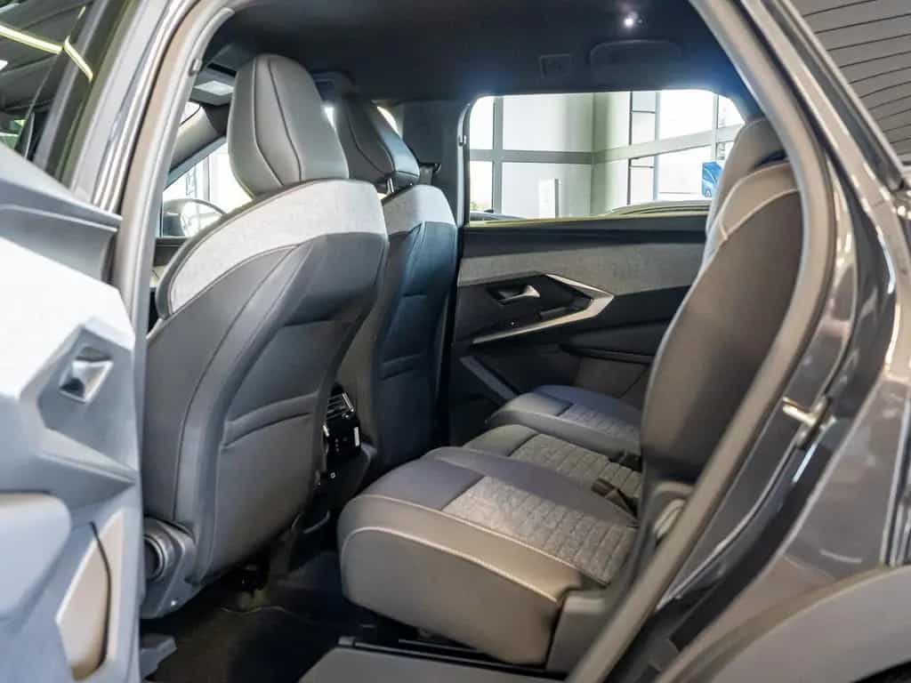 Peugeot 5008 ALLURE BUSINESS HYBRID 145 e-DSC6 7-SITZER 12/2025-photo-4