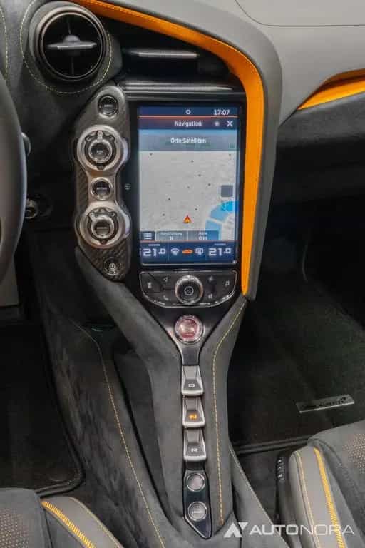 McLaren 720S Performance 12/2019-photo-24