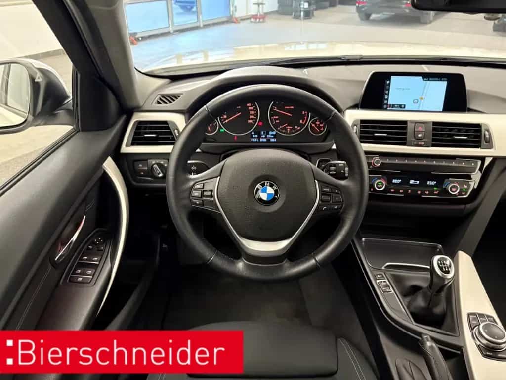 BMW 3 Series 318 d Touring Advantage LED AHK NAVI PDC 16 GRA 06/2019-photo-11