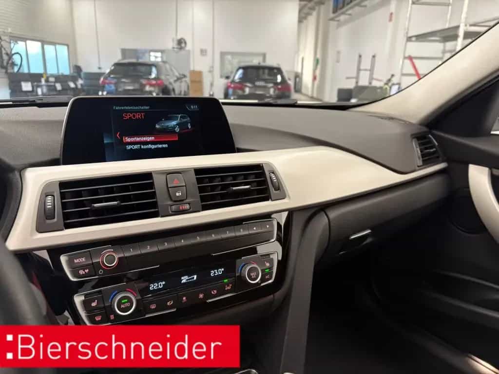 BMW 3 Series 318 d Touring Advantage LED AHK NAVI PDC 16 GRA 06/2019-photo-12