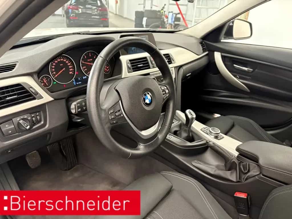BMW 3 Series 318 d Touring Advantage LED AHK NAVI PDC 16 GRA 06/2019-photo-9