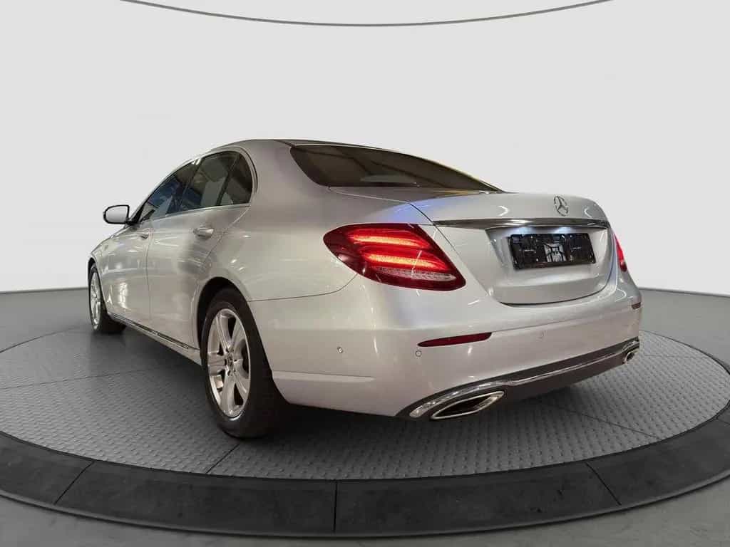 Mercedes-Benz E-Class 200 Avantgarde*LED*Navi*Klimaauto*Kamera 03/2018-photo-3