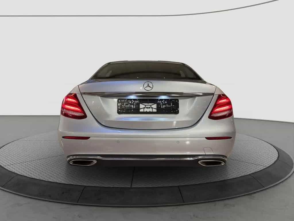 Mercedes-Benz E-Class 200 Avantgarde*LED*Navi*Klimaauto*Kamera 03/2018-photo-4