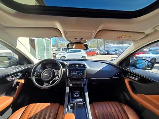 Jaguar F-Pace Portfolio AWD 20d 09/2016-photo-10