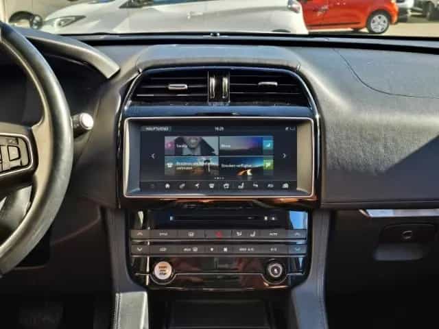 Jaguar F-Pace Portfolio AWD 20d 09/2016-photo-12