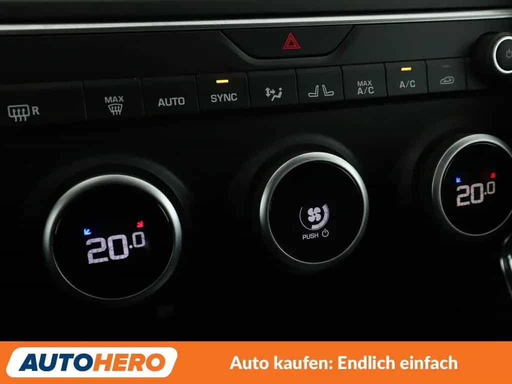 Jaguar E-Pace D180 Chequered Flag AWD Aut.*LED*NAVI* 02/2020-photo-23
