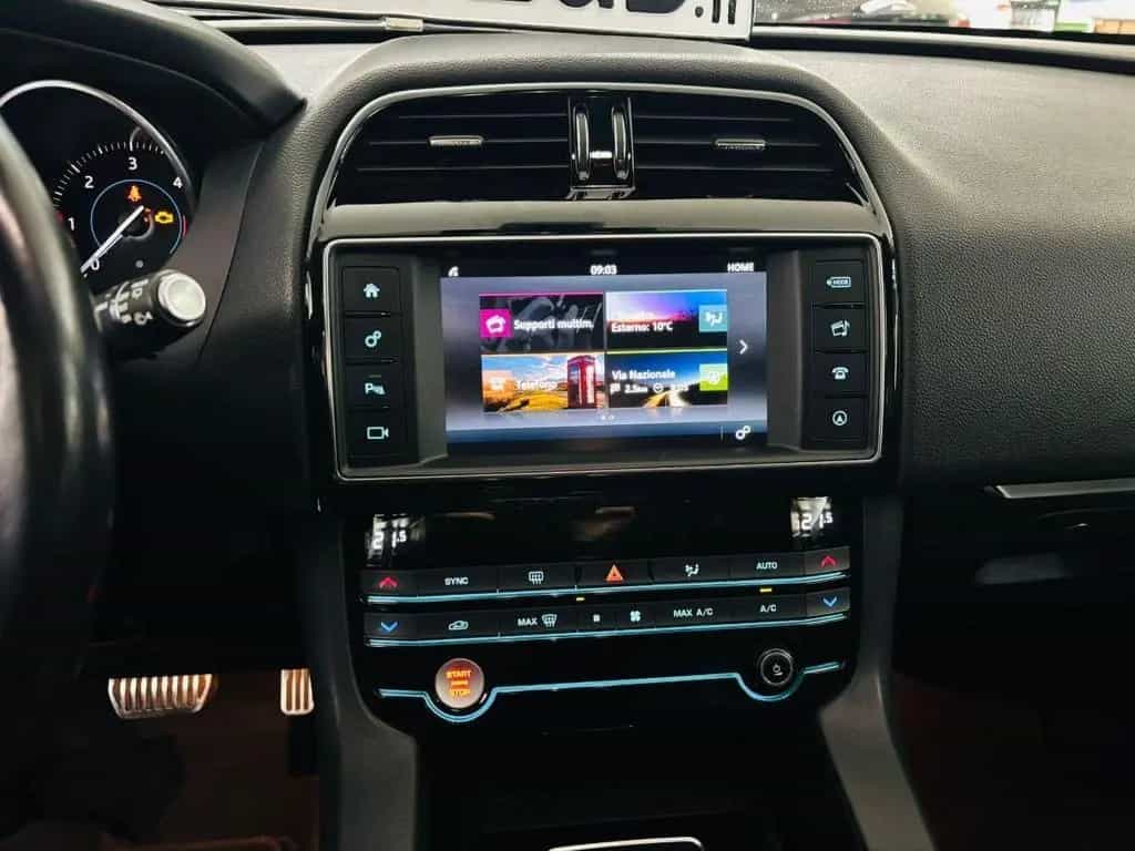Jaguar F-Pace 2.0d 180hp AWD Motore 0 Km 01/2019-photo-14