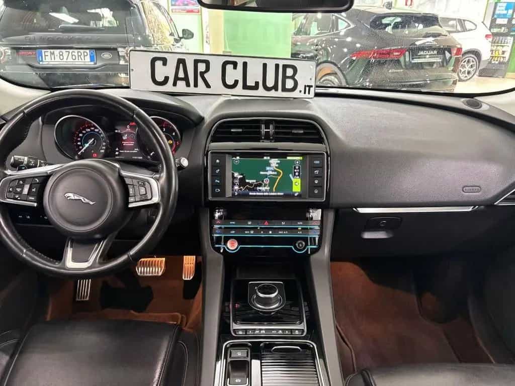 Jaguar F-Pace 2.0d 180hp AWD Motore 0 Km 01/2019-photo-9