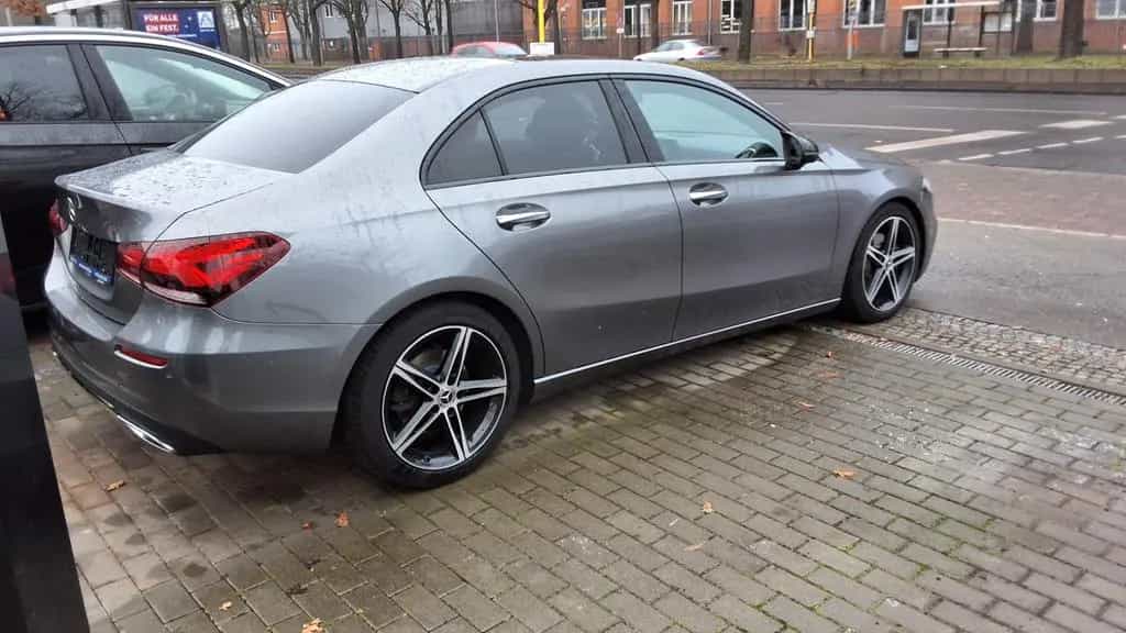 Mercedes-Benz A-Class 200 Limousine Leder,Navi,Pano 09/2019-photo-3